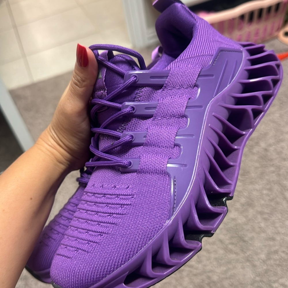 Cure purple shoes size 7 USA 🇺🇸